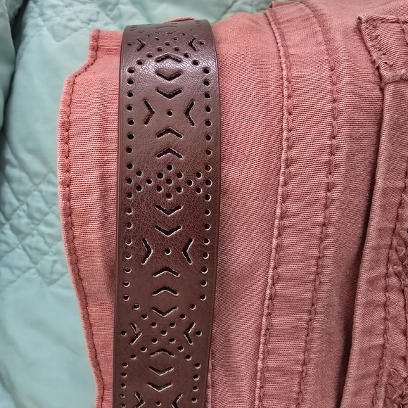 Unionbay Capris with Brown Belt - Picture 5 of 6